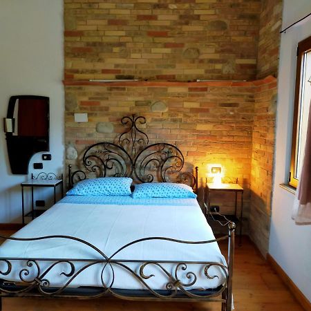 Casale Del Sole Bed & Breakfast Cepagatti Bagian luar foto