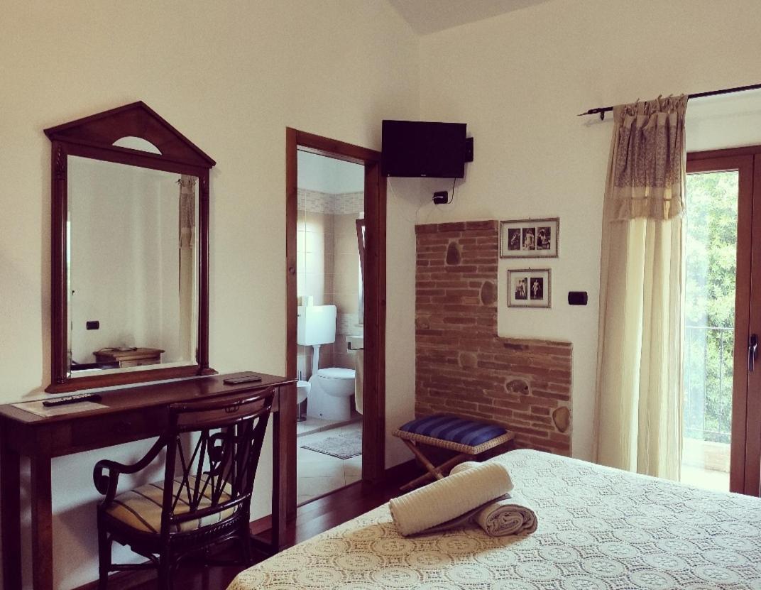 Casale Del Sole Bed & Breakfast Cepagatti Bagian luar foto