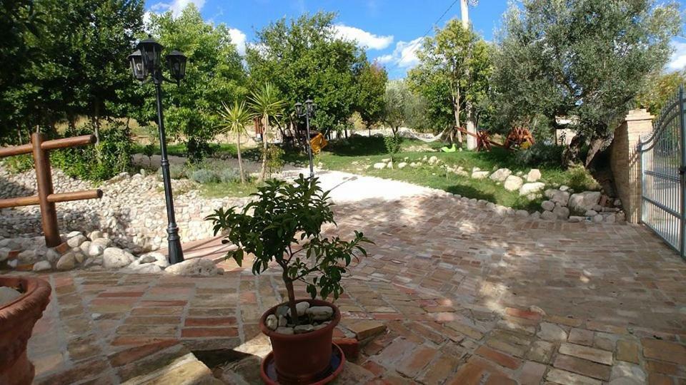Casale Del Sole Bed & Breakfast Cepagatti Bagian luar foto