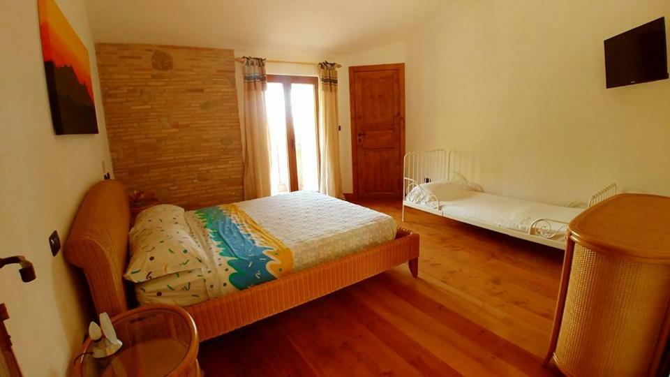 Casale Del Sole Bed & Breakfast Cepagatti Bagian luar foto